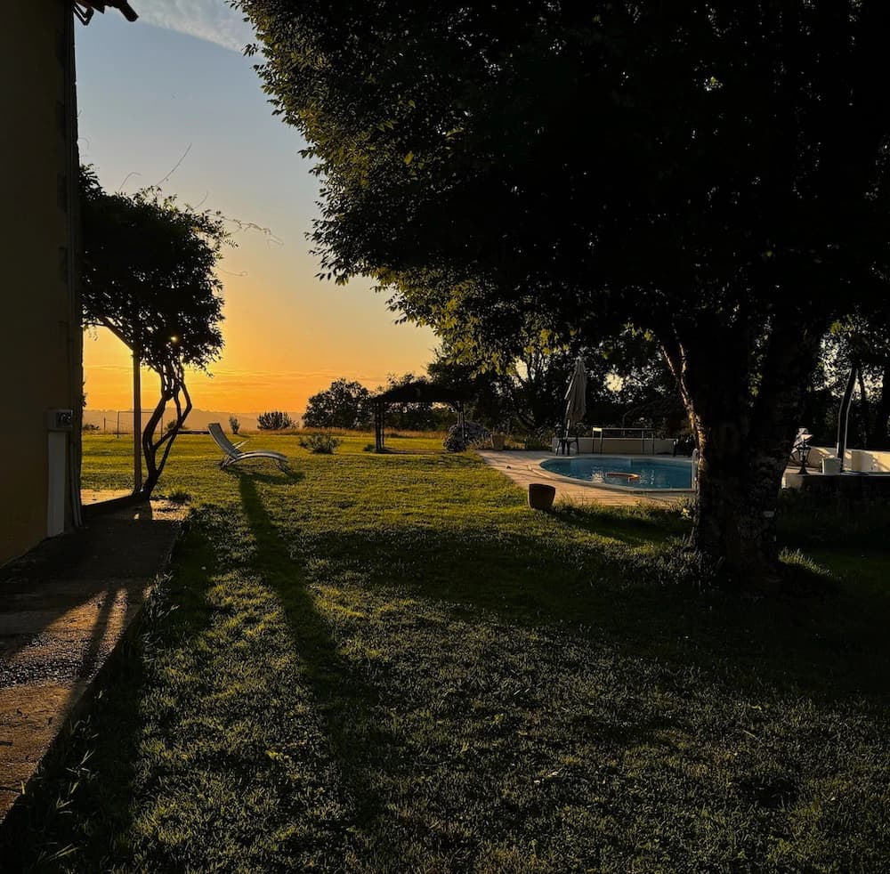Crépuscule depuis la table du jardin