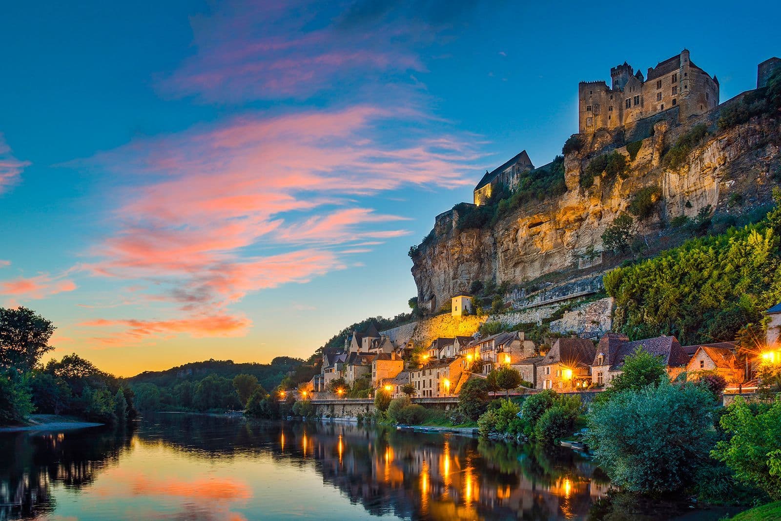 Beynac, forteresse surplombant la vallée de la Dordogne